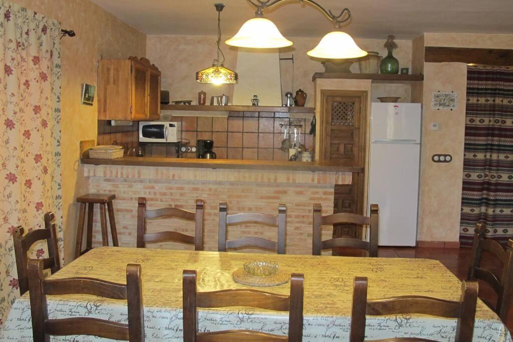 Gran Casa, Lagunas De Ruidera, Bbq, Porche, Chimenea Exteriör bild